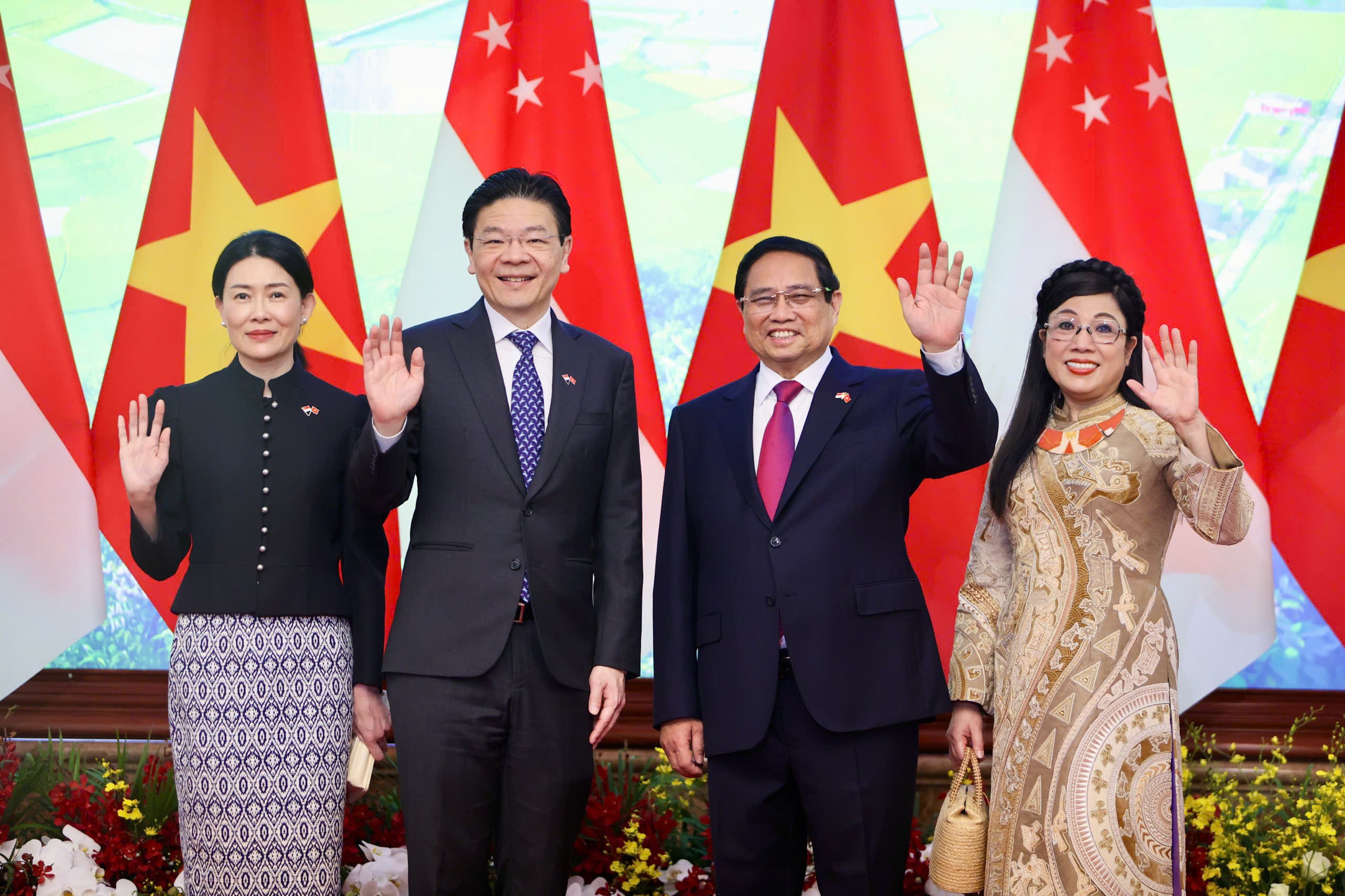 Thủ tướng Phạm Minh Chính chủ trì lễ đón Thủ tướng Singapore