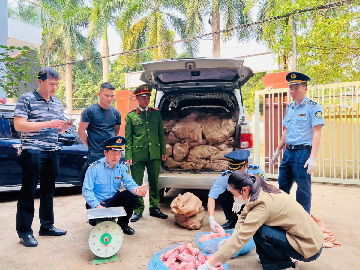Lạng Sơn: Tạm giữ 1,5 tấn móng giò lợn không nguồn gốc