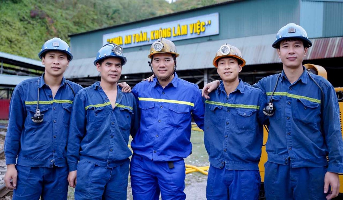 Phạm Đình Duẩn - Người công nhân gương mẫu, tận tâm với Phạm Đình Duẩn - Người công nhân gương mẫu, tận tâm với