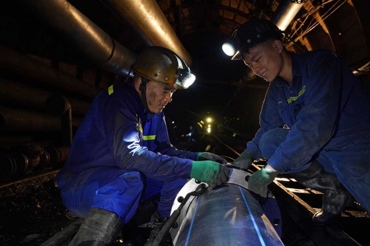 Phạm Đình Duẩn - Người công nhân gương mẫu, tận tâm với Phạm Đình Duẩn - Người công nhân gương mẫu, tận tâm với