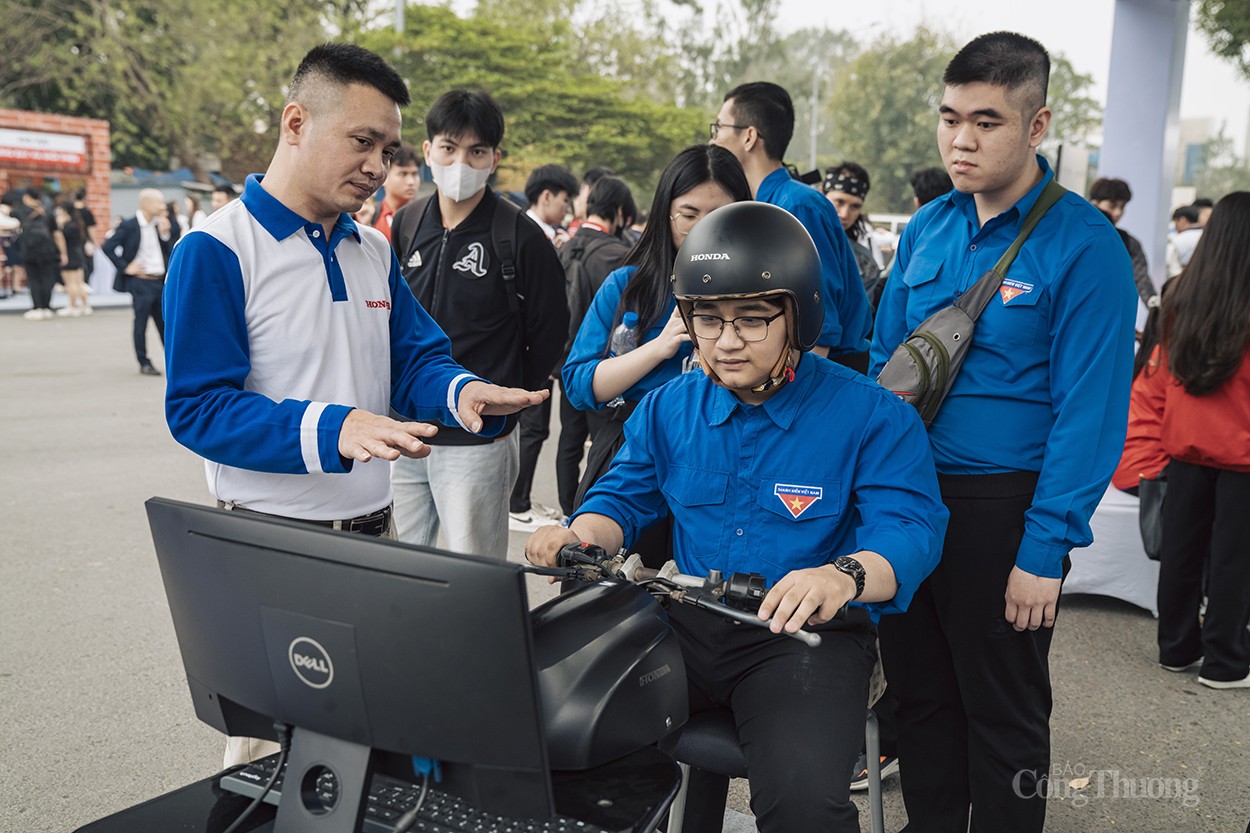 Xây dựng văn hóa giao thông từ tuổi trẻ