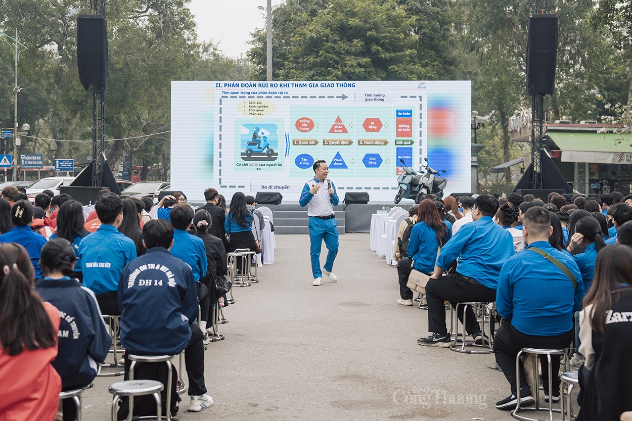 Xây dựng văn hóa giao thông từ tuổi trẻ