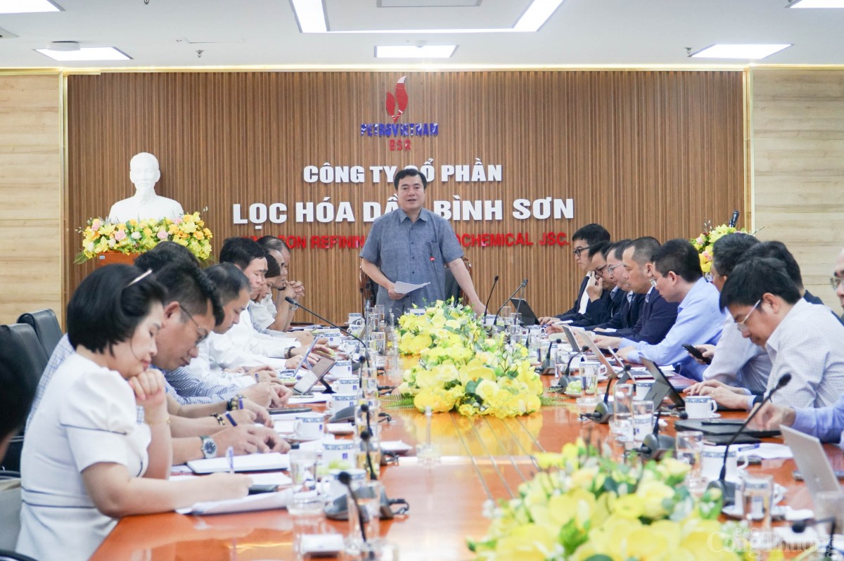 Thứ trưởng Nguyễn Sinh Nhật Tân phát biểu chỉ đạo tại buổi làm việc Thứ trưởng Nguyễn Sinh Nhật Tân phát biểu chỉ đạo tại buổi làm việc