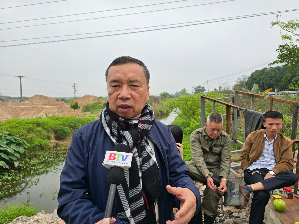 Nhà khoa học giải mã thuyền cổ ở Bắc Ninh Nhà khoa học giải mã thuyền cổ ở Bắc Ninh