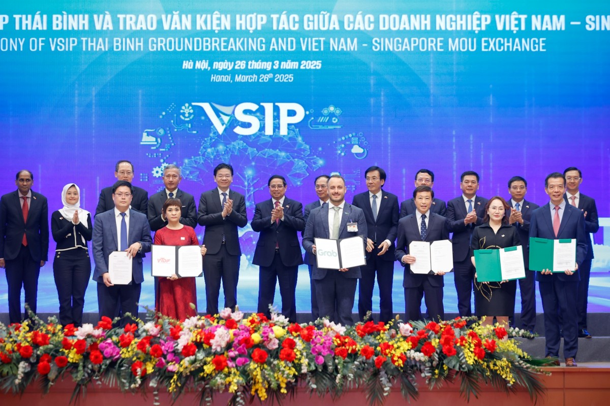 Việt Nam - Singapore ký hợp tác thương mại điện xuyên biên giới