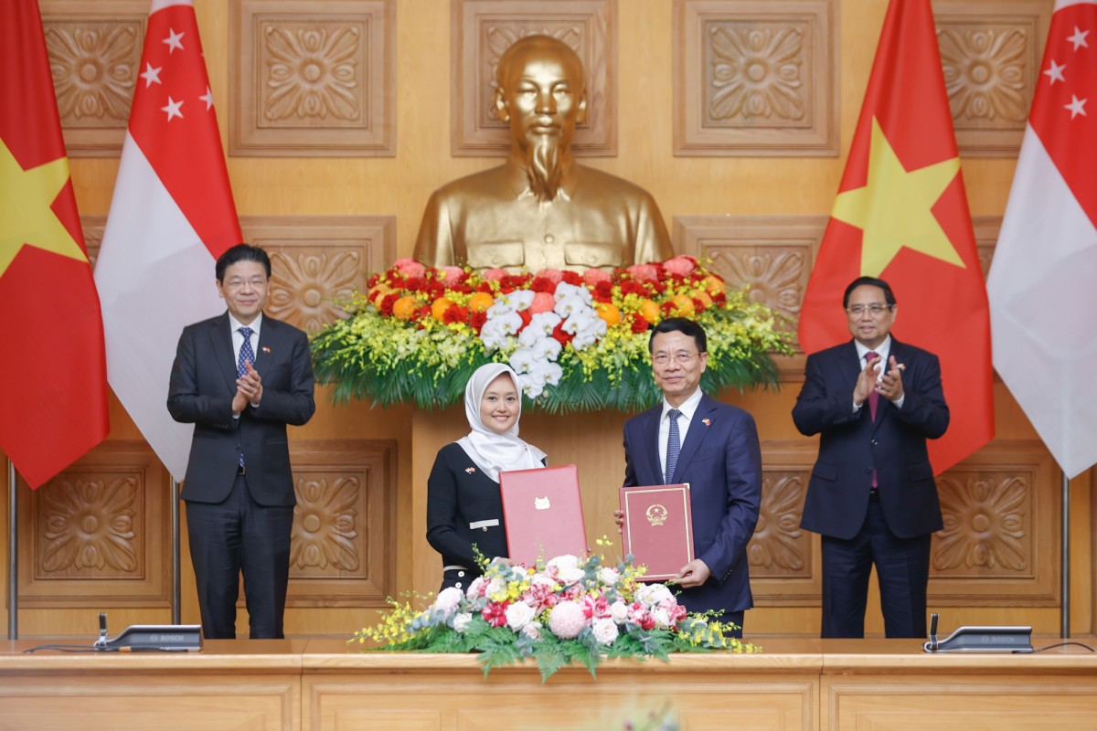 Việt Nam - Singapore ký hợp tác thương mại điện xuyên biên giới