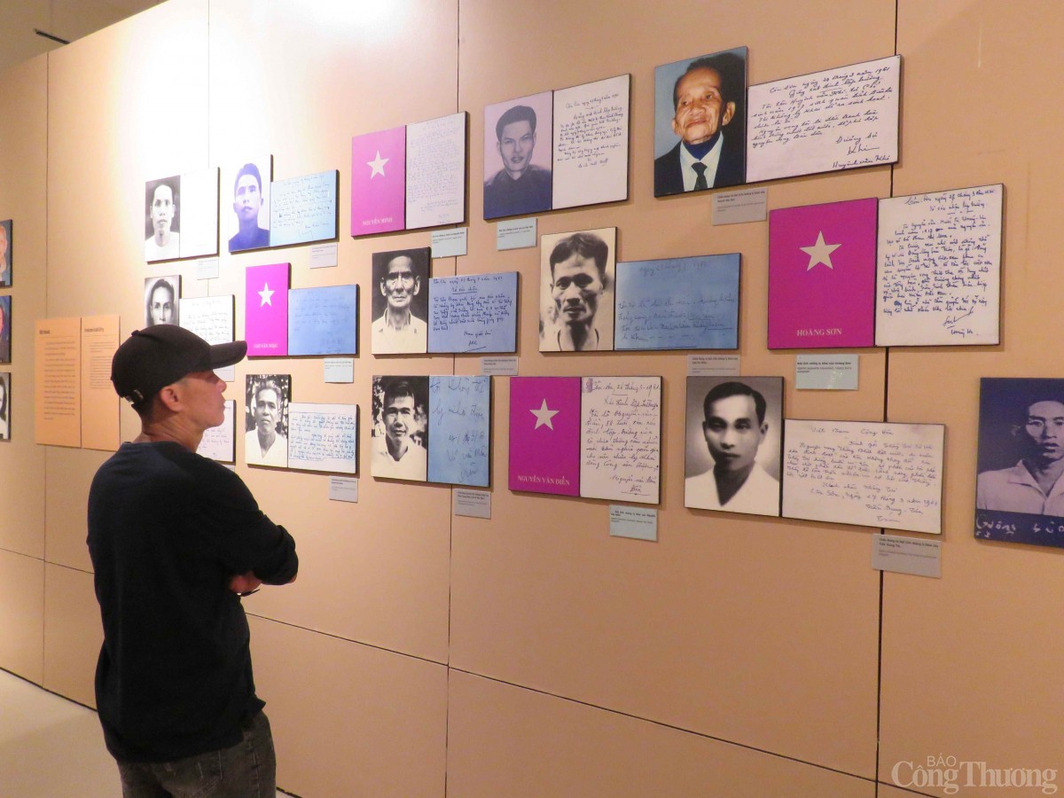 Hàng chục bút tích chống ly khai của các tù nhân khi bị giam giữ ở Côn Đảo còn lưu giữ đến ngày nay. Ảnh: Nguyễn Ngọc