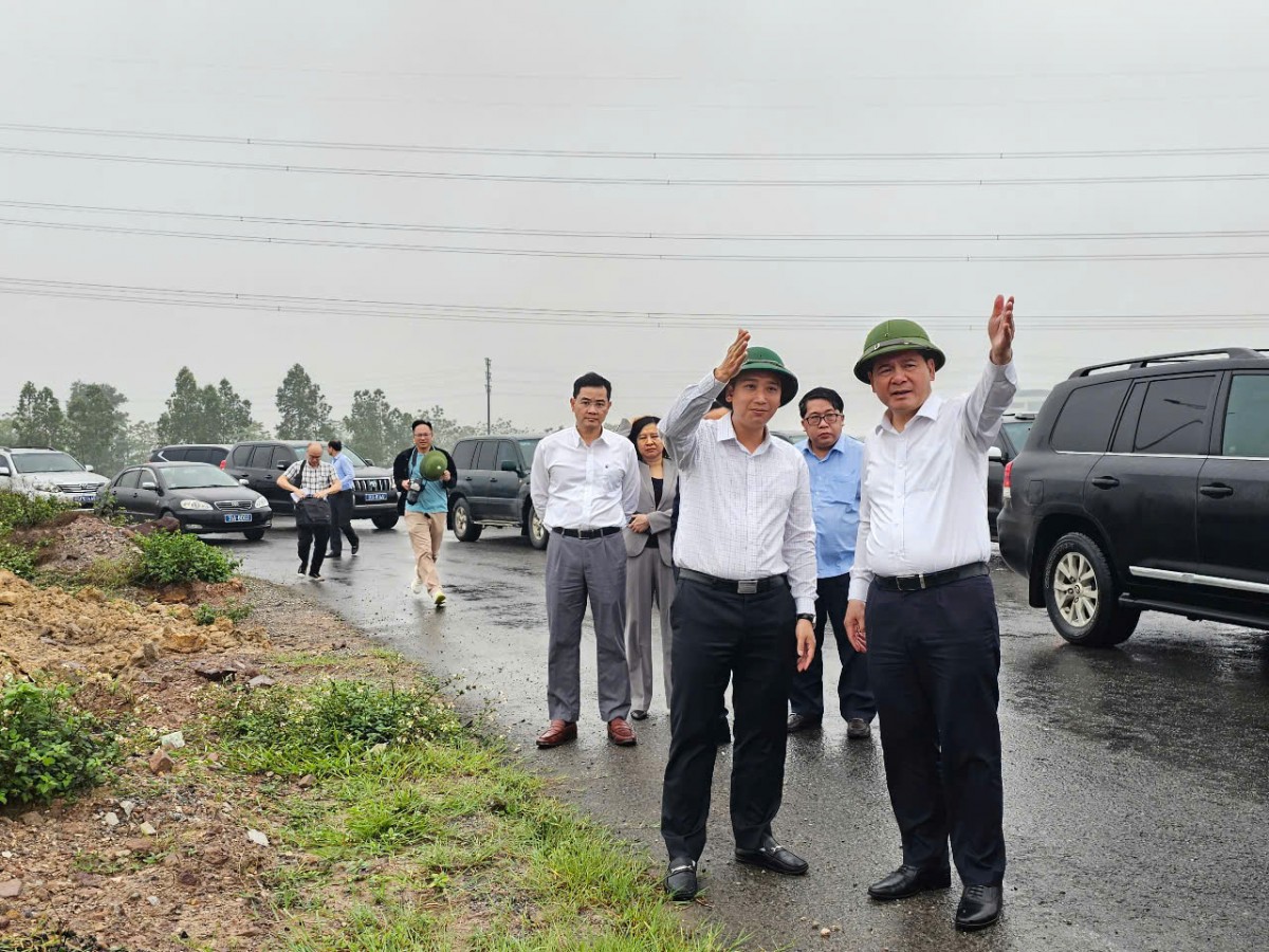 Bộ trưởng Nguyễn Hồng Diên làm việc với tỉnh Bắc Giang về giải pháp thúc đẩy phát triển Bộ trưởng Nguyễn Hồng Diên làm việc với tỉnh Bắc Giang về giải pháp thúc đẩy phát triển