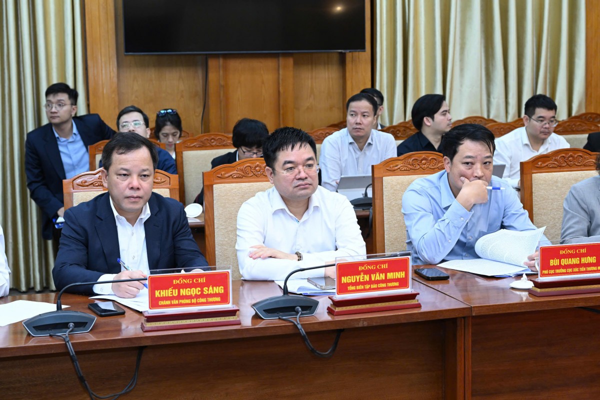 Bộ trưởng Nguyễn Hồng Diên làm việc với tỉnh Bắc Giang về giải pháp thúc đẩy phát triển Bộ trưởng Nguyễn Hồng Diên làm việc với tỉnh Bắc Giang về giải pháp thúc đẩy phát triển