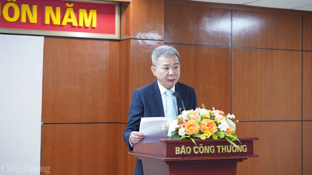 Đồng chí Nguyễn Tiến Cương, Ủy viên  Ban chấp hành Đảng bộ, Bí thư Chi bộ 1, Phó Tổng biên tập, Chủ tịch Công đoàn Báo Công Thương