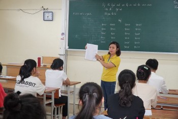 Nghệ An: Khổ vì 'cái tủ sát đề' và kiểu làm sách Tổng Bí thư từng phê phán