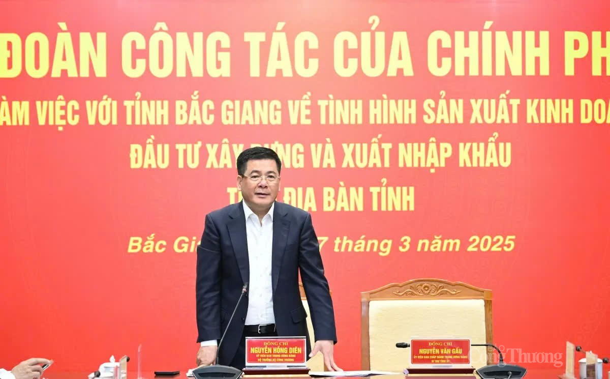 Bộ trưởng Bộ Công Thương Nguyễn Hồng Diên, Trưởng đoàn công tác thành viên của Chính phủ phát biểu tại buổi làm việc với tỉnh Bắc Giang Bộ trưởng Bộ Công Thương Nguyễn Hồng Diên, Trưởng đoàn công tác thành viên của Chính phủ phát biểu tại buổi làm việc với tỉnh Bắc Giang