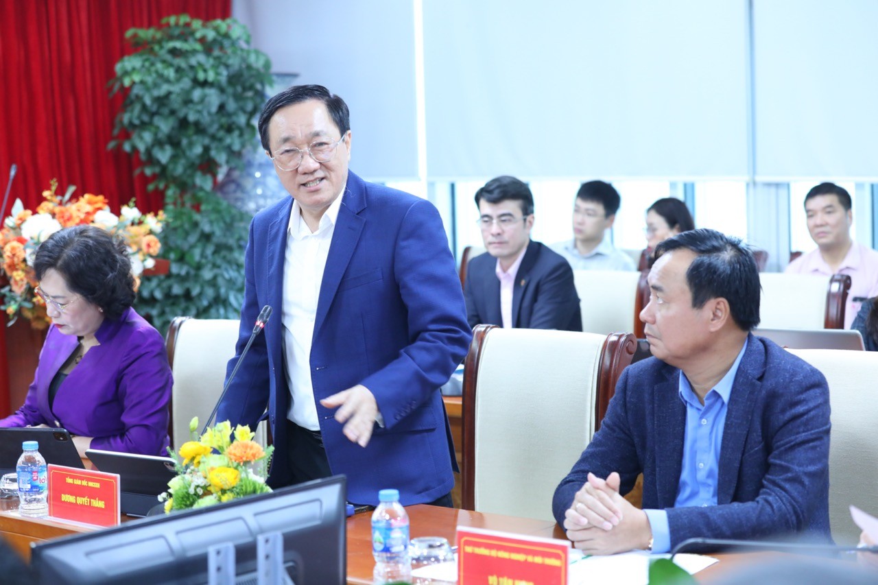 Phó Thủ tướng Chính phủ Hồ Đức Phớc làm việc với NHCSXH