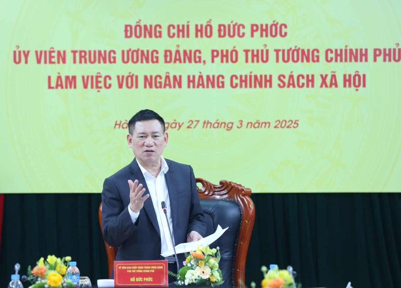 Phó Thủ tướng Chính phủ Hồ Đức Phớc làm việc với NHCSXH