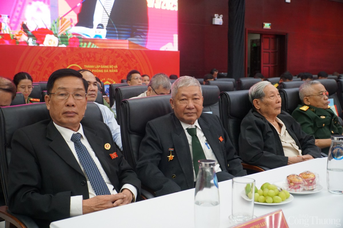 Các Anh hùng Lực lượng Vũ trang nhân dân dự Hội thảo