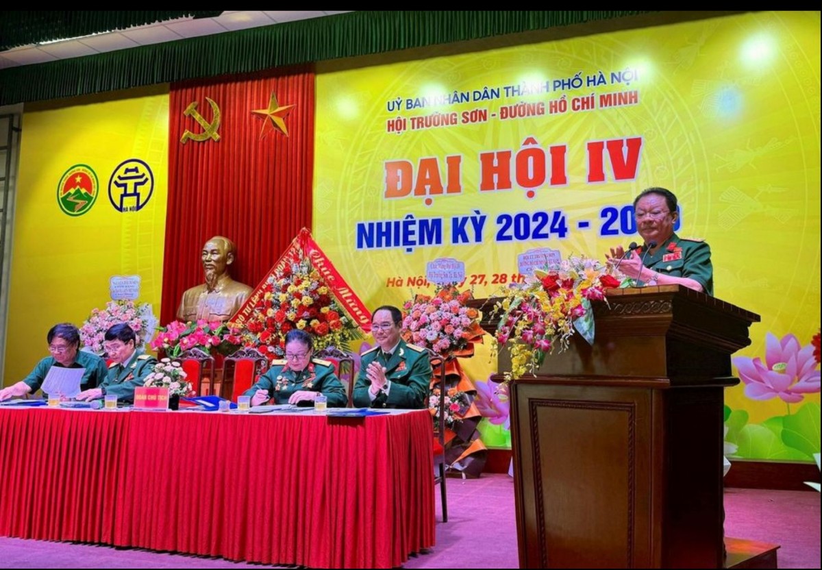 Đại tá Nguyễn Đức Thuận, Chủ tịch Hội Trường Sơn - Đường Hồ Chí Minh thành phố Hà Nội phát biểu tại đại hội. Ảnh: Minh Thúy Đại tá Nguyễn Đức Thuận, Chủ tịch Hội Trường Sơn - Đường Hồ Chí Minh thành phố Hà Nội phát biểu tại đại hội. Ảnh: Minh Thúy