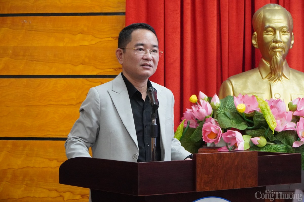 TS. Vũ Hoài Nam phát biểu khai mạc hội nghị. TS. Vũ Hoài Nam phát biểu khai mạc hội nghị.