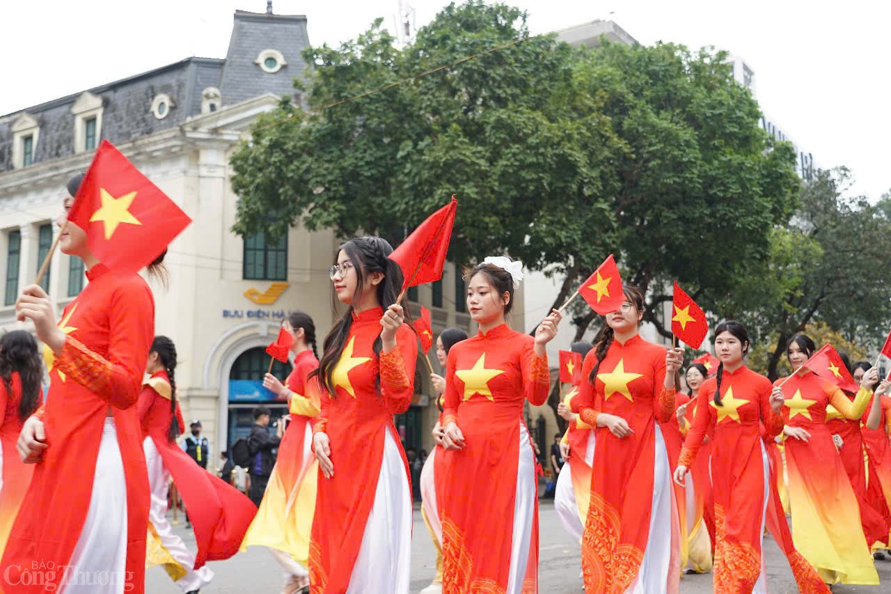 Từ đó đến nay, cứ vào tháng 3 hàng năm, phụ nữ cả nước lại tưng bừng chào đón và tổ chức nhiều hoạt động đa dạng, sáng tạo để tôn vinh giá trị áo dài Việt Nam.  