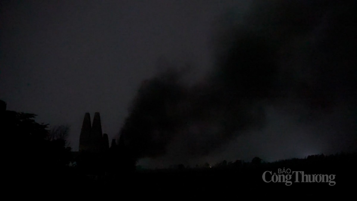 Làng đúc đồng Đại Bái: Khói độc, xỉ đồng ‘vây’ người dân