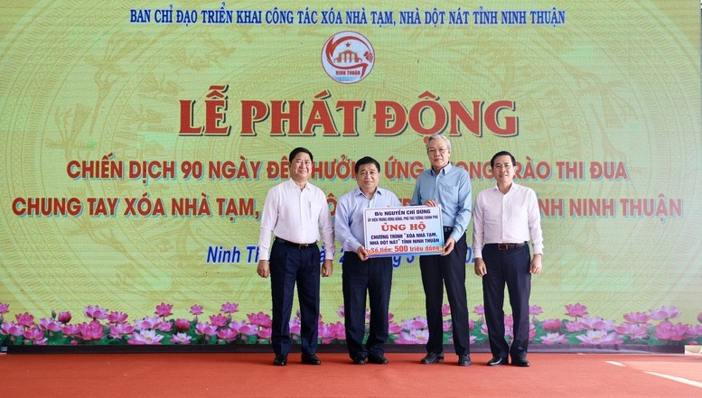 Phó Thủ tướng Nguyễn Chí Dũng ủng hộ 500 triệu đồng cho "Chiến dịch 90 ngày đêm Chung tay xóa nhà tạm, nhà dột nát" trên địa bàn tỉnh Ninh Thuận - Ảnh: VGP/Thu Sa Phó Thủ tướng Nguyễn Chí Dũng ủng hộ 500 triệu đồng cho "Chiến dịch 90 ngày đêm Chung tay xóa nhà tạm, nhà dột nát" trên địa bàn tỉnh Ninh Thuận - Ảnh: VGP/Thu Sa