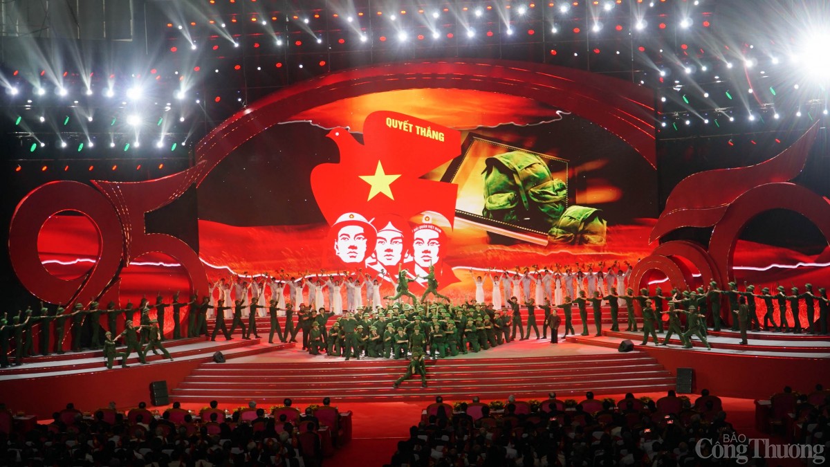 Chương trình nghệ thuật “ĐÀ NẴNG HÀO HÙNG - VƯƠN MÌNH VÀO KỶ NGUYÊN MỚI” Chương trình nghệ thuật “ĐÀ NẴNG HÀO HÙNG - VƯƠN MÌNH VÀO KỶ NGUYÊN MỚI”