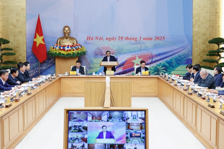 Thủ tướng Phạm Minh Chính chủ trì cuộc họp về kết quả kiểm tra, đôn đốc triển khai kế hoạch hoàn thành 3.000 km đường bộ cao tốc đến hết năm 2025 của 7 đoàn công tác do các Phó Thủ tướng Chính phủ làm trưởng đoàn.  Thủ tướng Phạm Minh Chính chủ trì cuộc họp về kết quả kiểm tra, đôn đốc triển khai kế hoạch hoàn thành 3.000 km đường bộ cao tốc đến hết năm 2025 của 7 đoàn công tác do các Phó Thủ tướng Chính phủ làm trưởng đoàn.