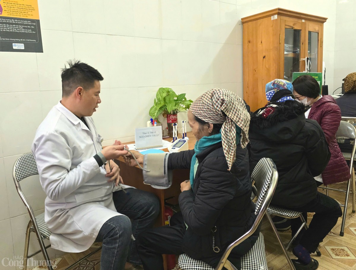 Hòa Bình: Gần 600 người nghèo được khám, cấp thuốc miễn phí Hòa Bình: Gần 600 người nghèo được khám, cấp thuốc miễn phí