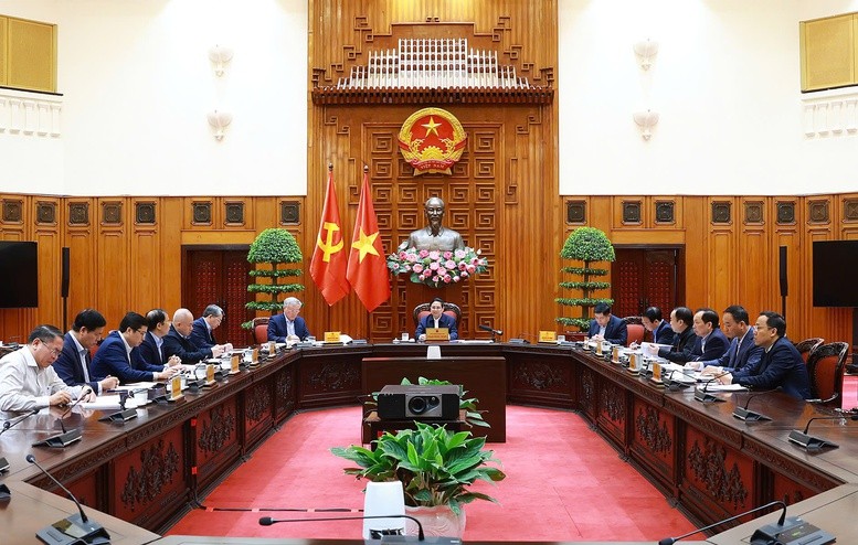 Thủ tướng chủ trì cuộc họp với Ban Chỉ đạo về rà soát, tháo gỡ khó khăn, vướng mắc liên quan đến các dự án - Ảnh: VGP/Nhật Bắc