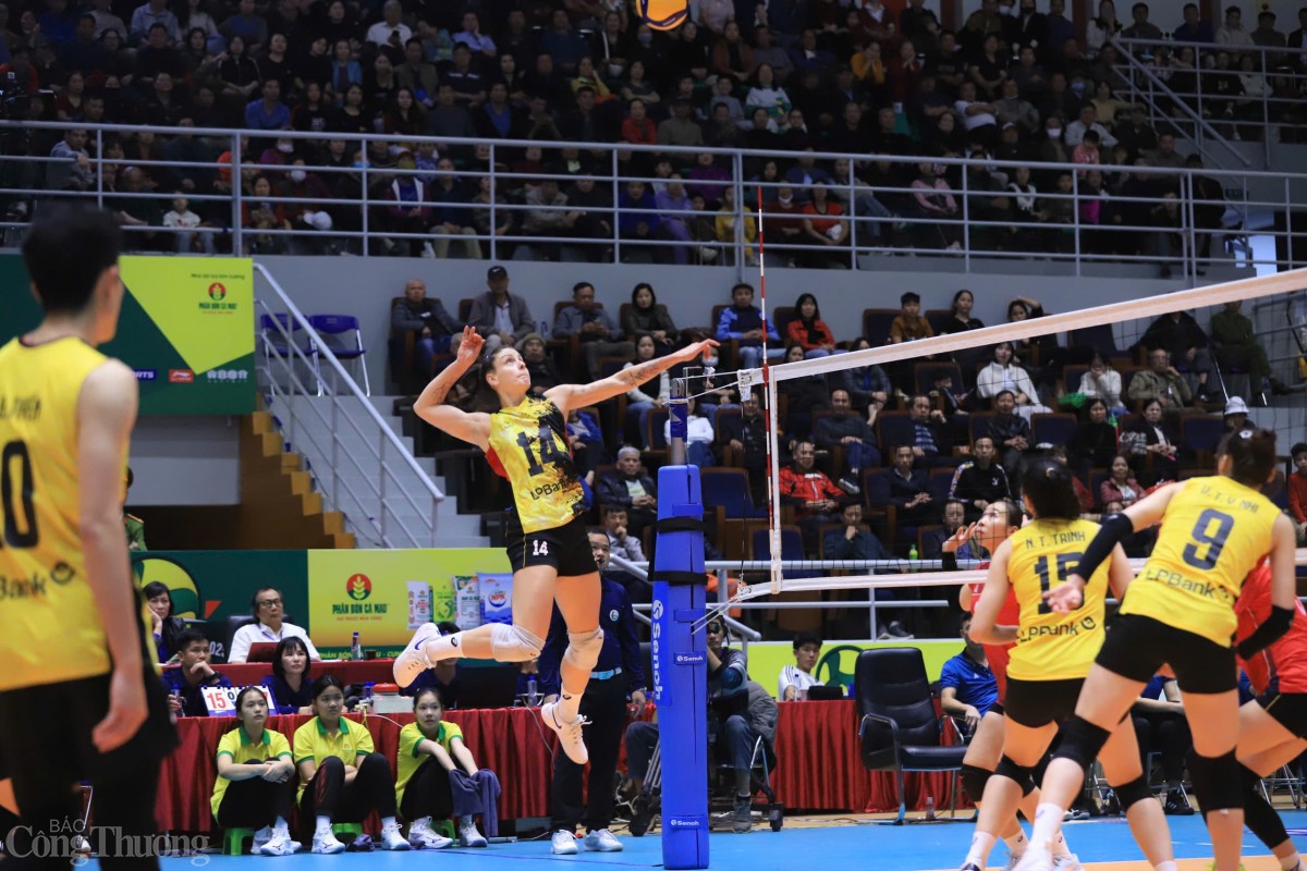 LPB Ninh Bình thoát thua sau 5 set đấu kịch tính. Ảnh: Vũ Miên LPB Ninh Bình thoát thua sau 5 set đấu kịch tính. Ảnh: Vũ Miên