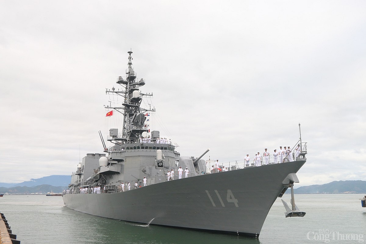 Tàu huấn luyện Suzunami Nhật Bản cập cảng Tiên Sa, TP. Đà Nẵng