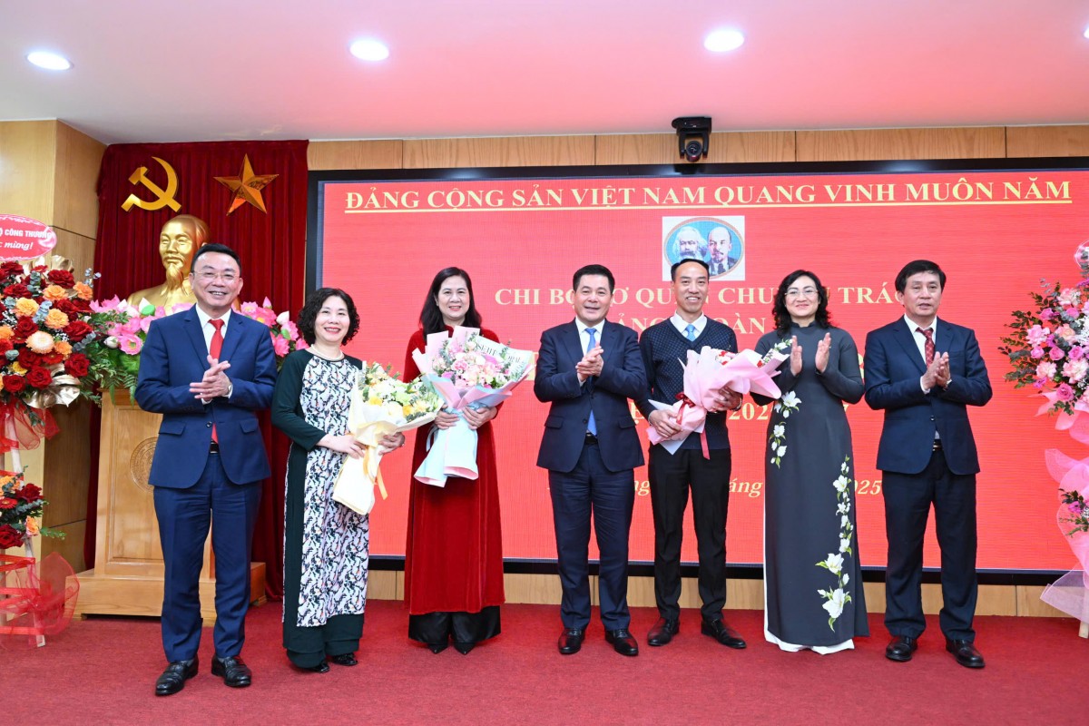 Dấu ấn nhiệm kỳ của Chi bộ cơ quan Đảng- Đoàn thể Bộ Công Thương Dấu ấn nhiệm kỳ của Chi bộ cơ quan Đảng- Đoàn thể Bộ Công Thương