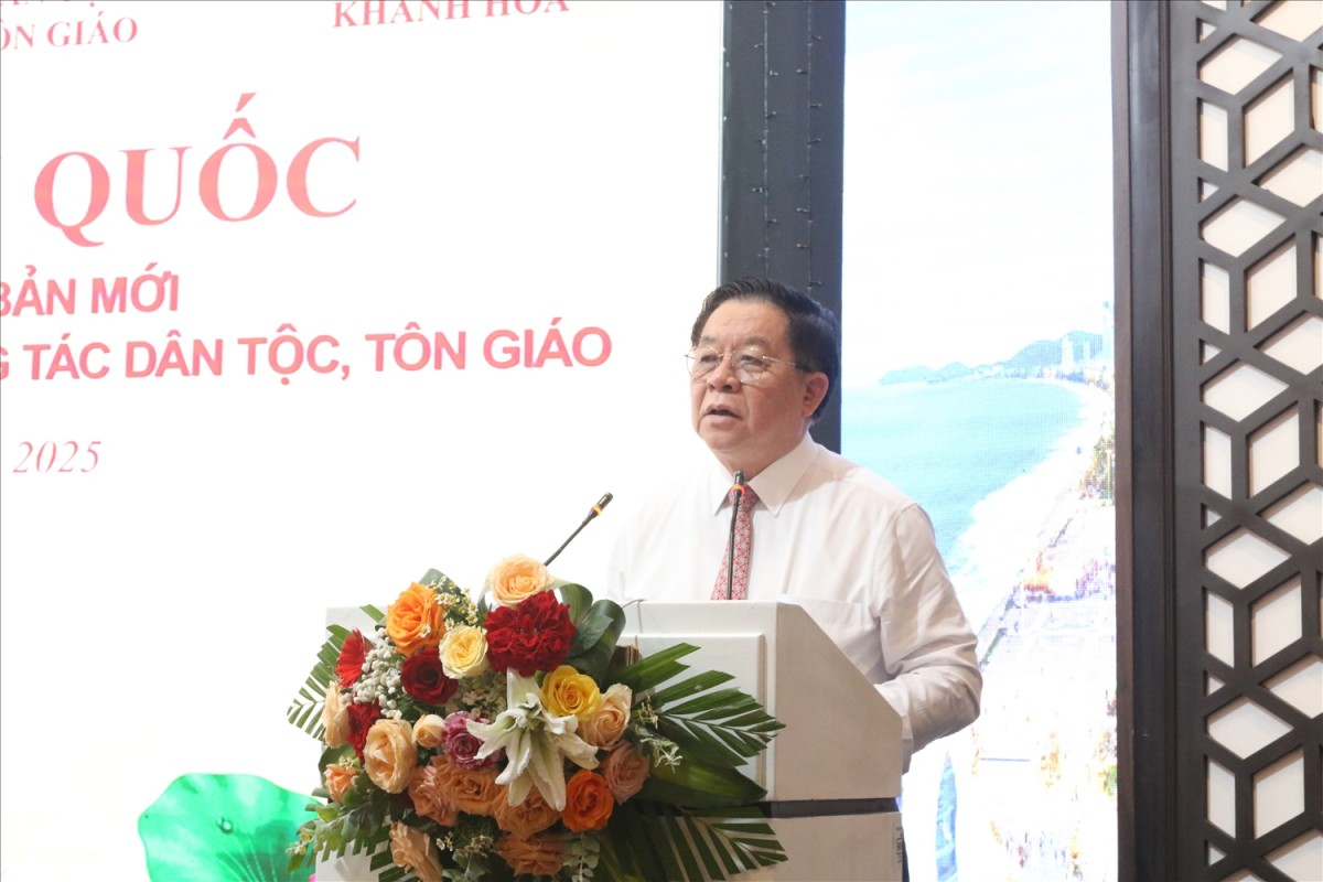 Ông Nguyễn Trọng Nghĩa, Ủy viên Bộ Chính trị, Bí thư Trung ương Đảng, Trưởng ban Tuyên giáo và Dân vận Trung ương phát biểu tại Hội nghị.