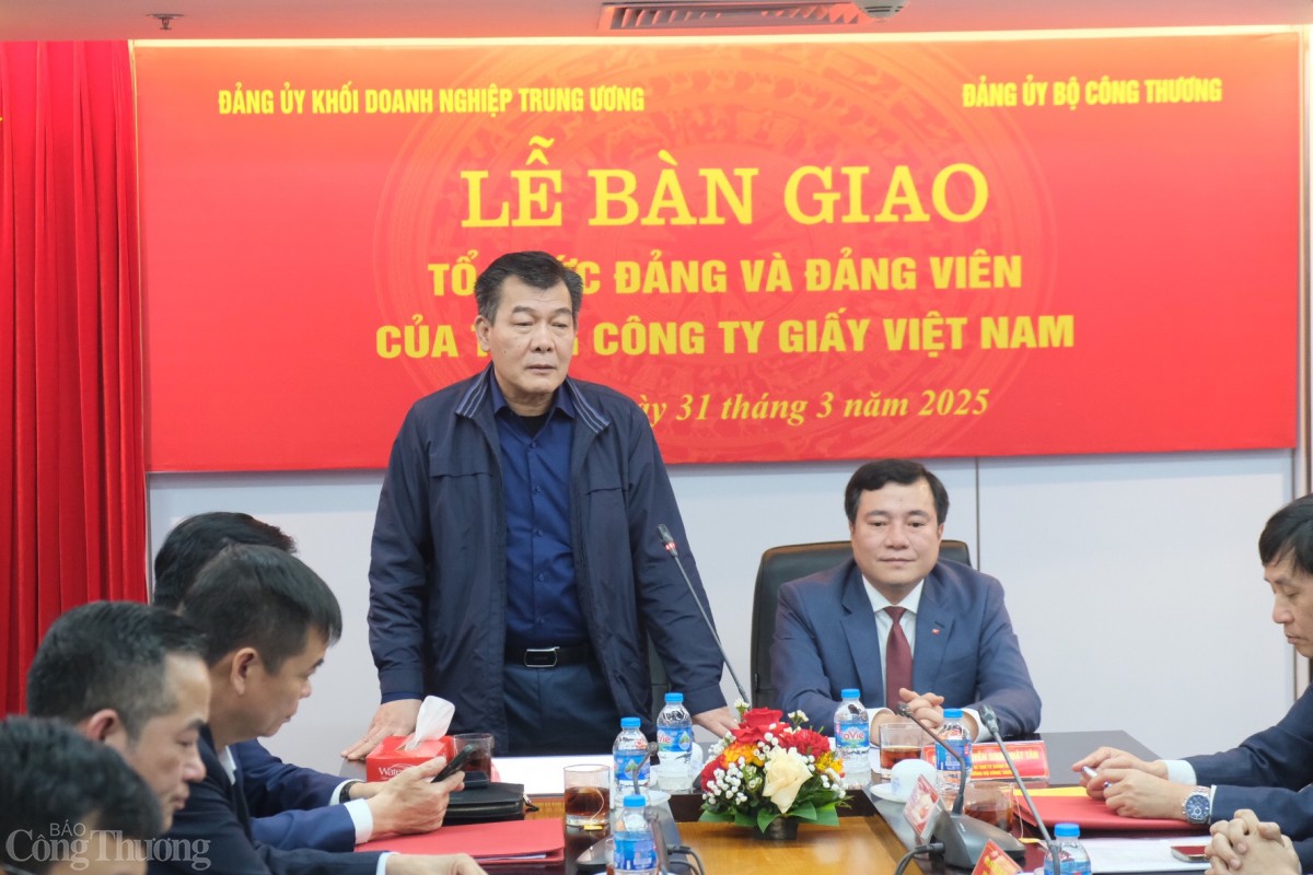 Đồng chí Nguyễn Đức Phong phát biểu tại hội nghị.  Đồng chí Nguyễn Đức Phong phát biểu tại hội nghị.