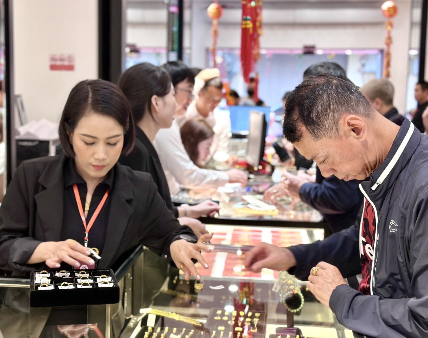 Giá vàng hôm nay cao nhất, dự báo còn tăng tiếp