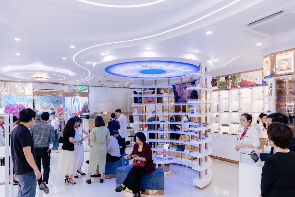 Toàn cảnh trung tâm kính mắt Toàn cảnh trung tâm kính mắt