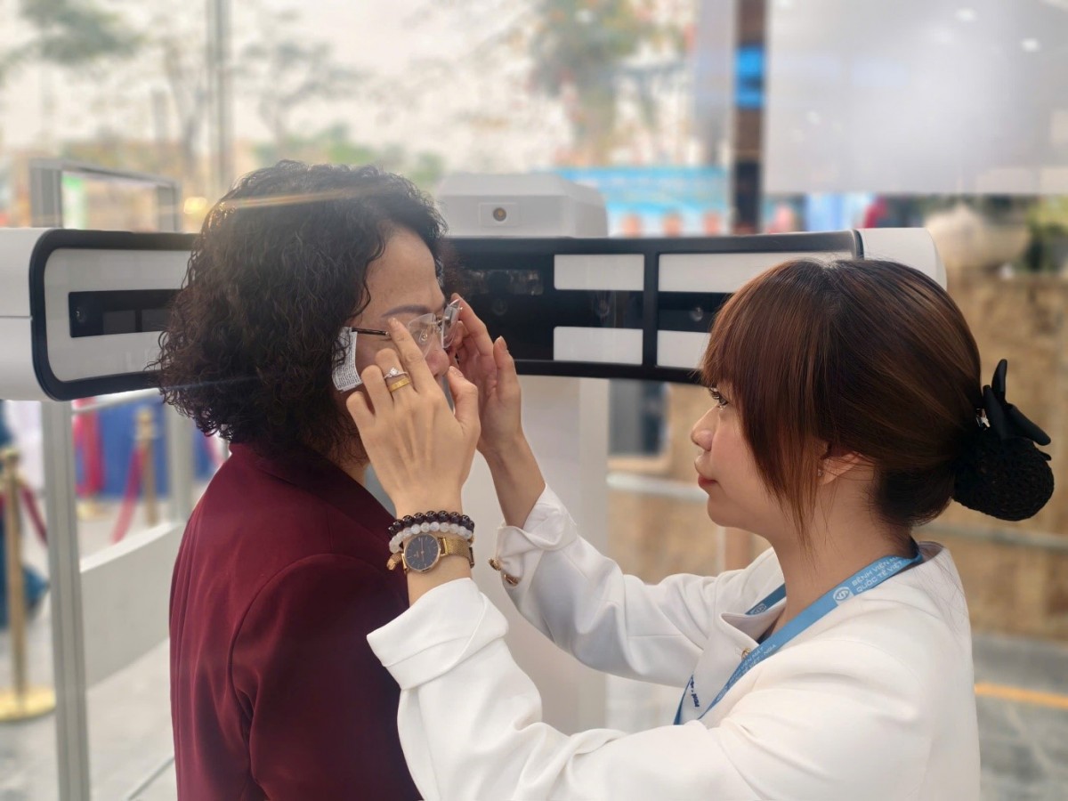 Khách hàng trải nghiệm dịch vụ Khách hàng trải nghiệm dịch vụ