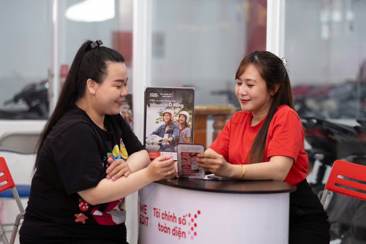 Home Credit luôn theo đuổi chiến lược tập trung vào khách hàng, đối tác và quản lý rủi ro. Home Credit luôn theo đuổi chiến lược tập trung vào khách hàng, đối tác và quản lý rủi ro.