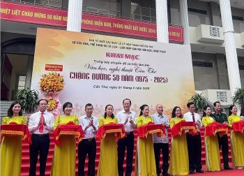 Triển lãm ảnh 'Văn học, nghệ thuật Cần Thơ' gây ấn tượng