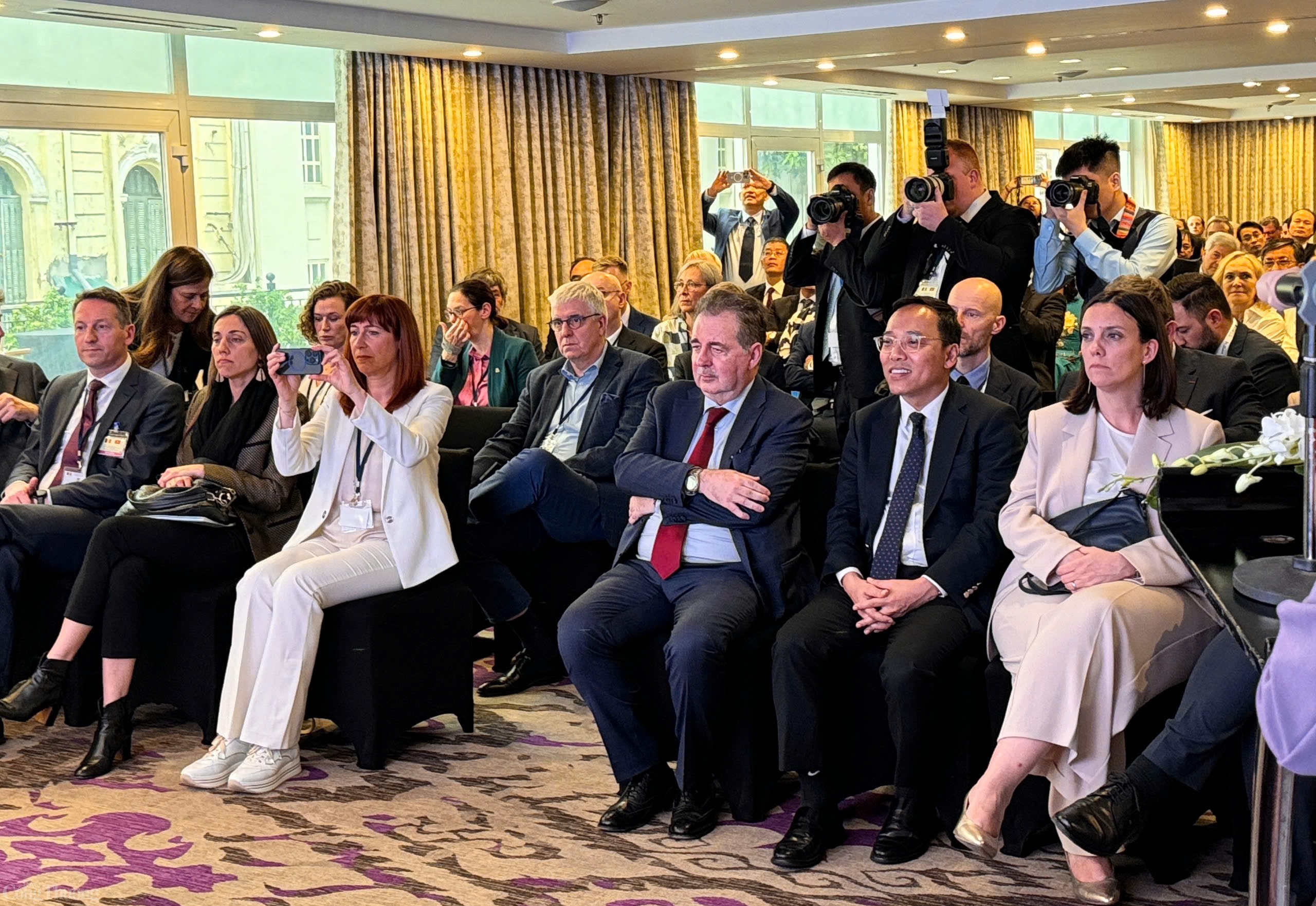 John Cockerill và Green Solutions ký kết hydrogen và amoniac xanh John Cockerill và Green Solutions ký kết hydrogen và amoniac xanh