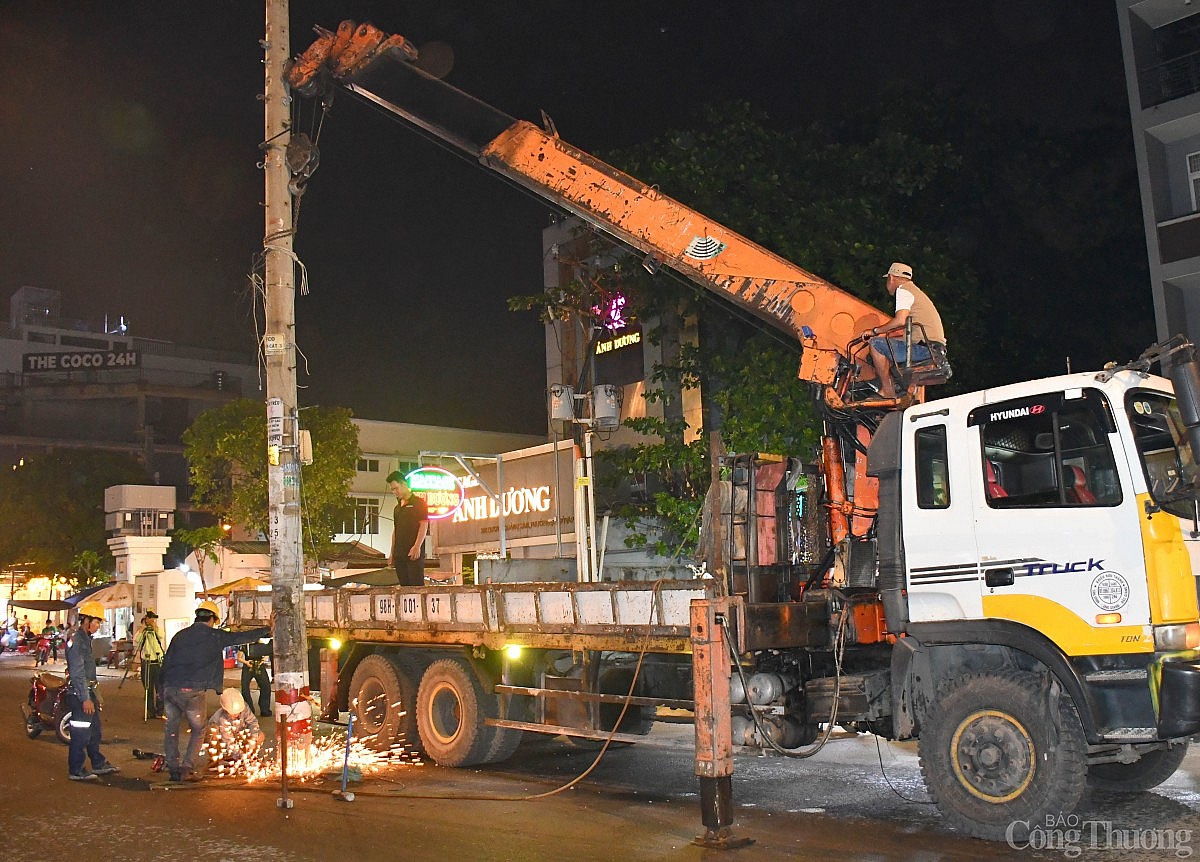 Xuyên đêm thu hồi trụ điện dự án đường Dương Quảng Hàm
