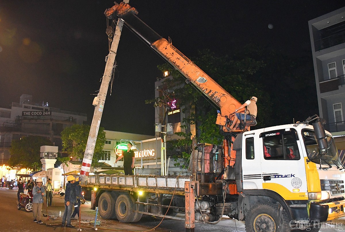 Xuyên đêm thu hồi trụ điện dự án đường Dương Quảng Hàm