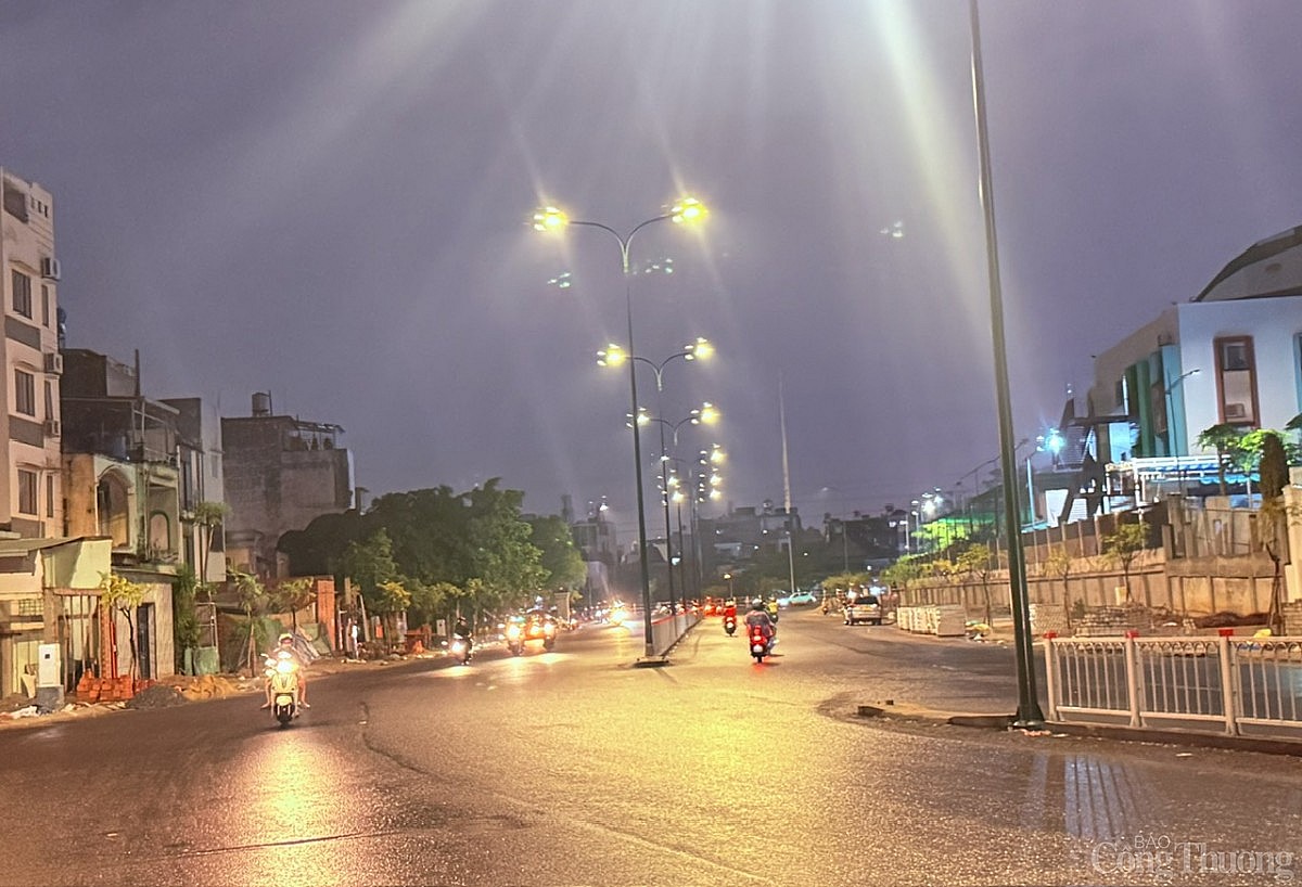 Xuyên đêm thu hồi trụ điện dự án đường Dương Quảng Hàm