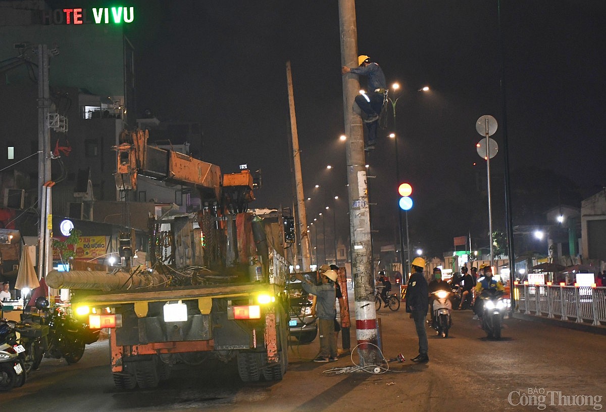 Xuyên đêm thu hồi trụ điện dự án đường Dương Quảng Hàm