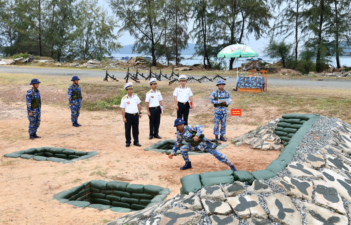 Vùng 5 Hải quân kiểm tra tháng đầu huấn luyện