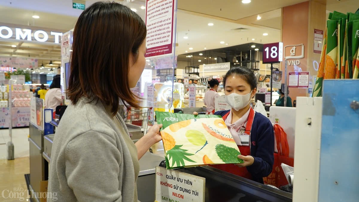 AEON Việt Nam thực hiện đa dạng sáng kiến nhằm khuyến khích khách hàng giảm sử dụng túi nilông và sản phẩm nhựa dùng 1 lần