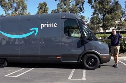 dịch vụ Amazon Prime, cung cấp giao hàng miễn phí trong vòng 2 ngày, thậm chí trong ngày hoặc vài giờ tại một số khu vực. Ảnh minh họa dịch vụ Amazon Prime, cung cấp giao hàng miễn phí trong vòng 2 ngày, thậm chí trong ngày hoặc vài giờ tại một số khu vực. Ảnh minh họa
