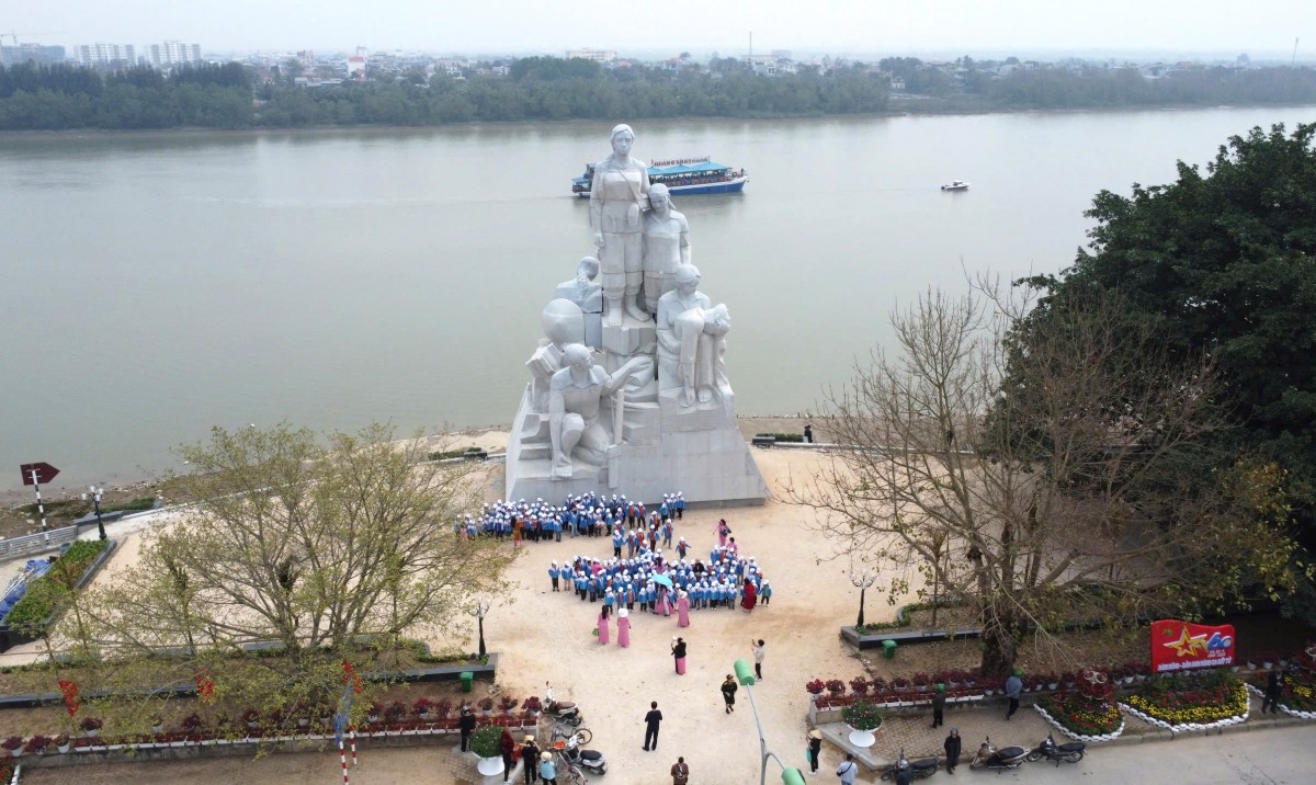 khu tưởng niệm công trường đê sông mã hàm rồng thanh hóa