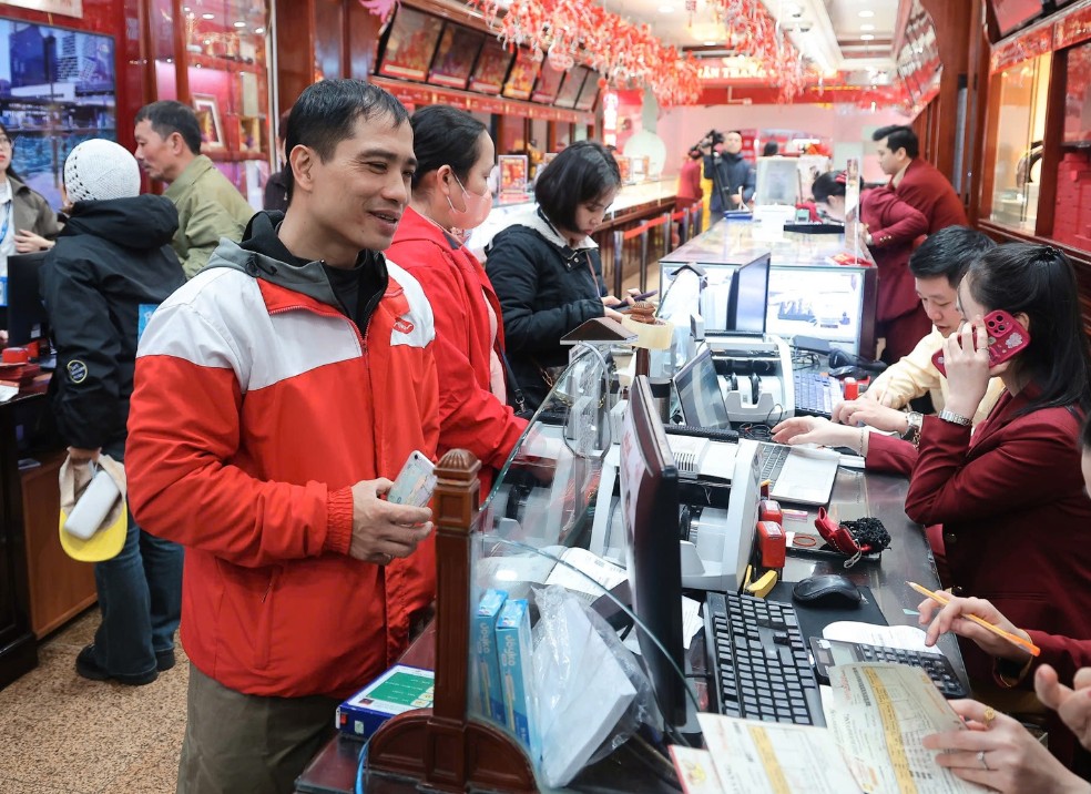 Giá vàng giảm nhiệt, người mua vàng thắng lớn Giá vàng giảm nhiệt, người mua vàng thắng lớn