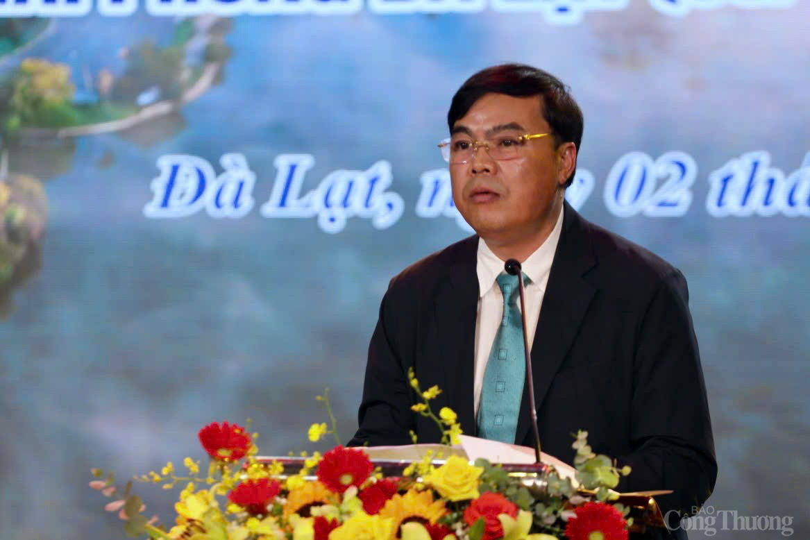 Đà Lạt tôn vinh 50 gia đình có công cách mạng Đà Lạt tôn vinh 50 gia đình có công cách mạng