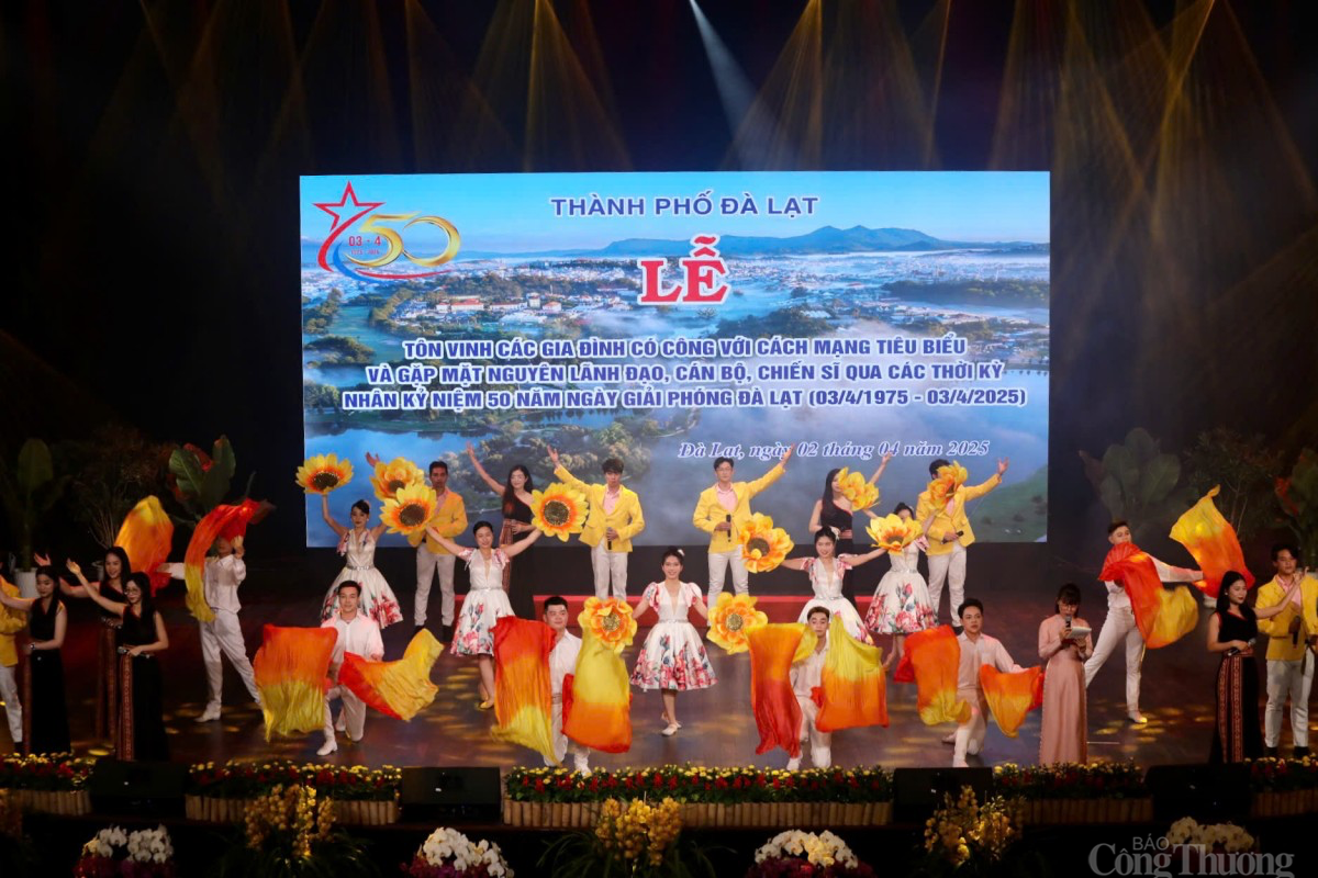 Đà Lạt tôn vinh 50 gia đình có công cách mạng Đà Lạt tôn vinh 50 gia đình có công cách mạng